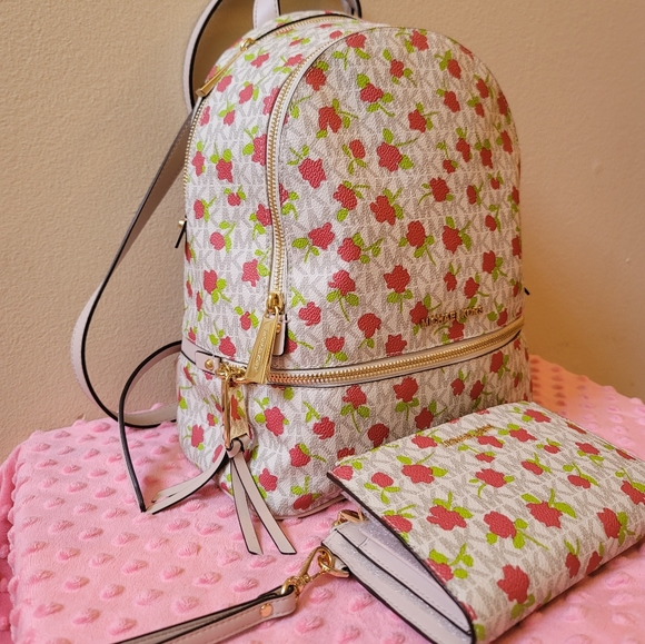 Michael Kors backpack and  wallet - Picture 14 of 16